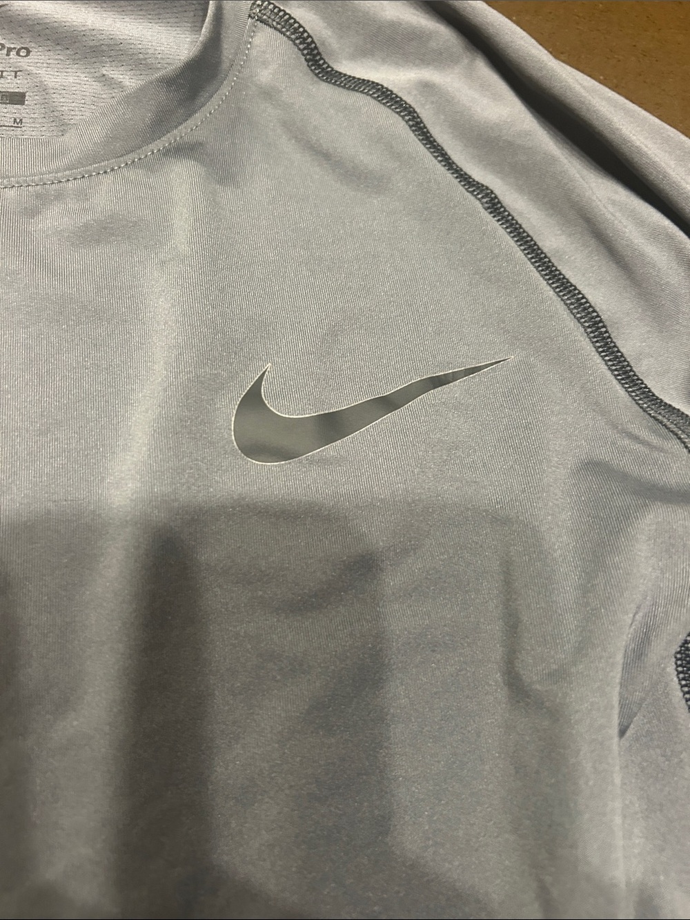 Nike Light Gray Men’s Long-Sleeve Dri-FIT Performance Tee - Picture 3 of 4